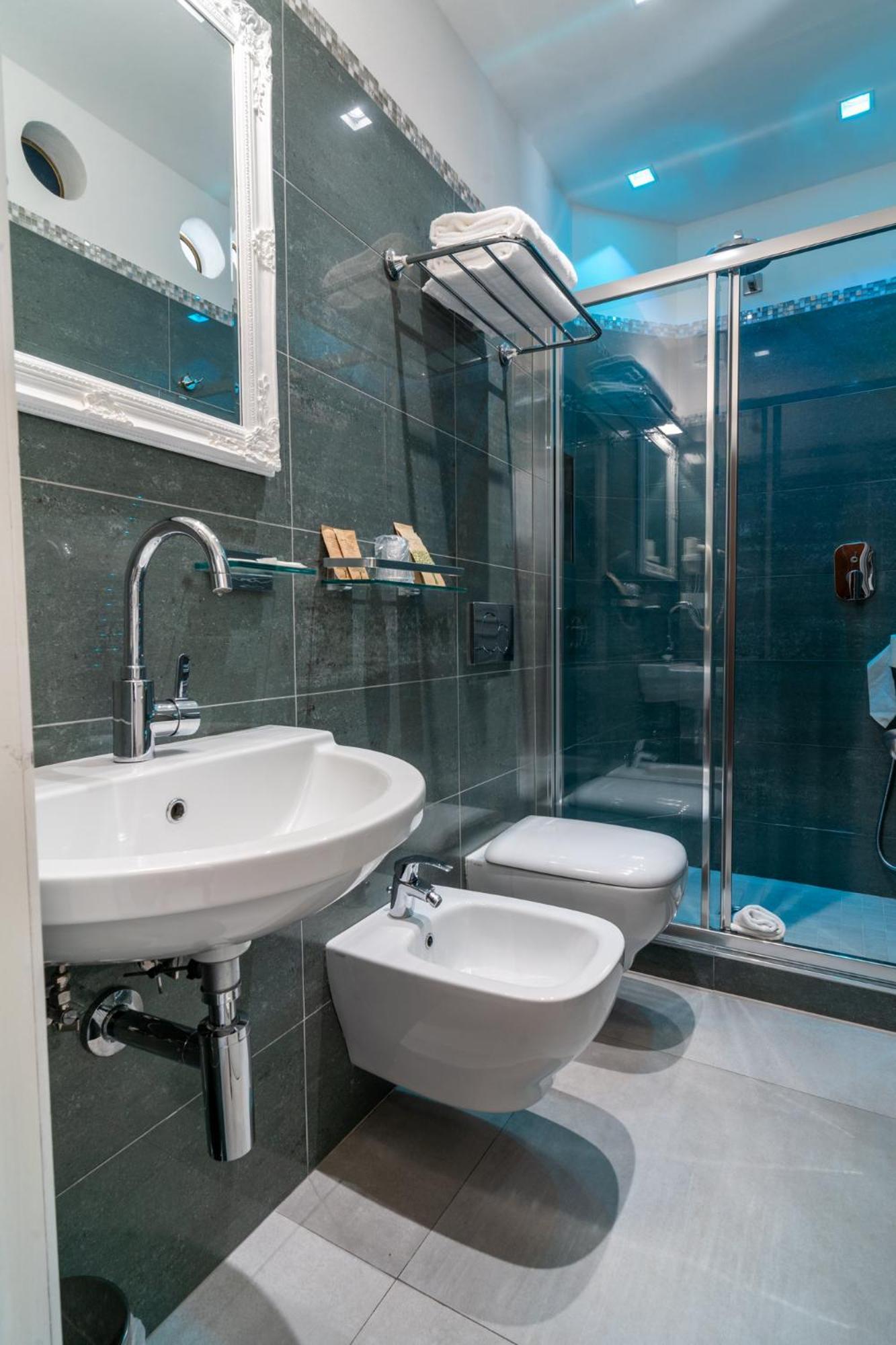 Teresa Rooms & Suites ลาสเปเซีย ภายนอก รูปภาพ