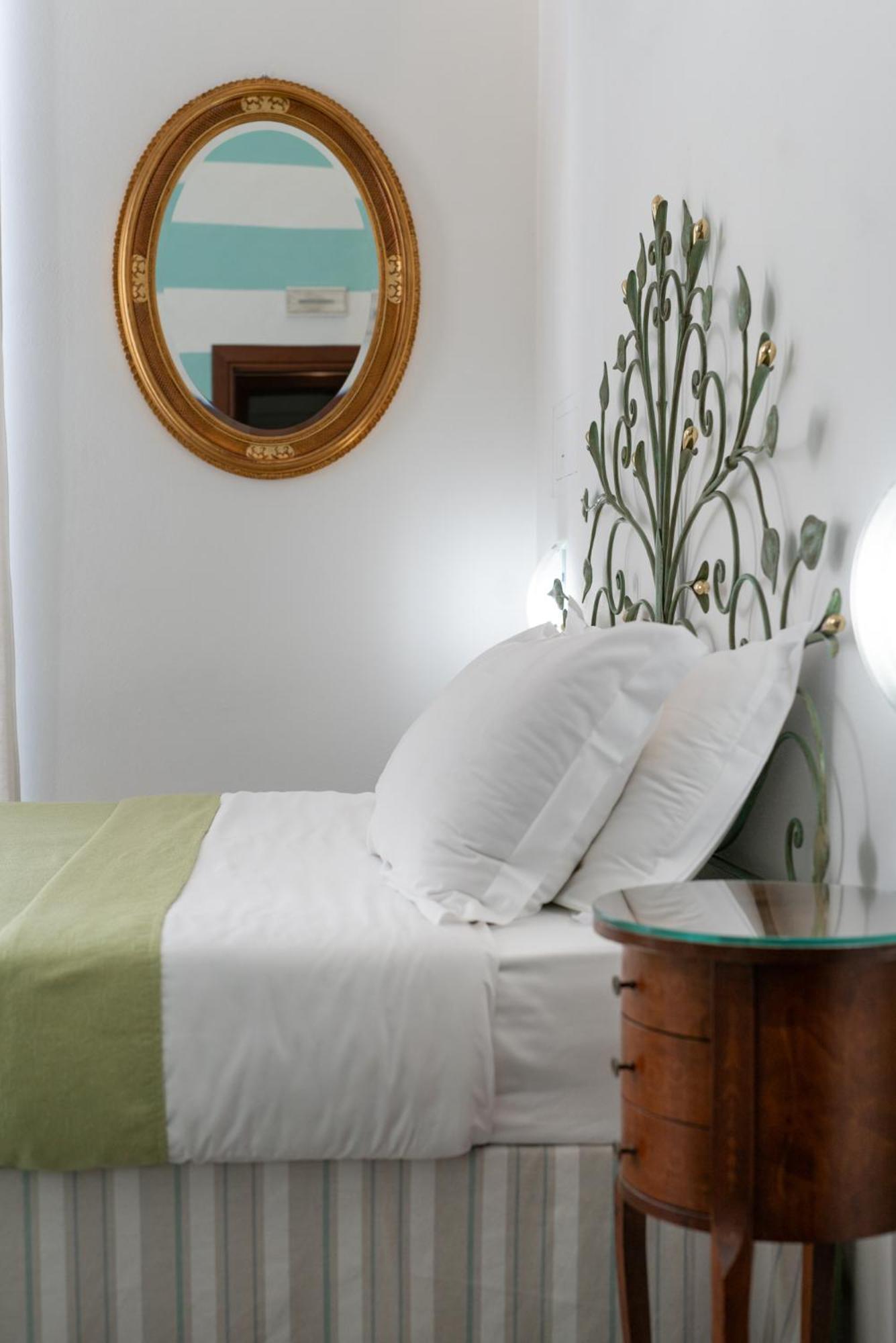 Teresa Rooms & Suites ลาสเปเซีย ภายนอก รูปภาพ