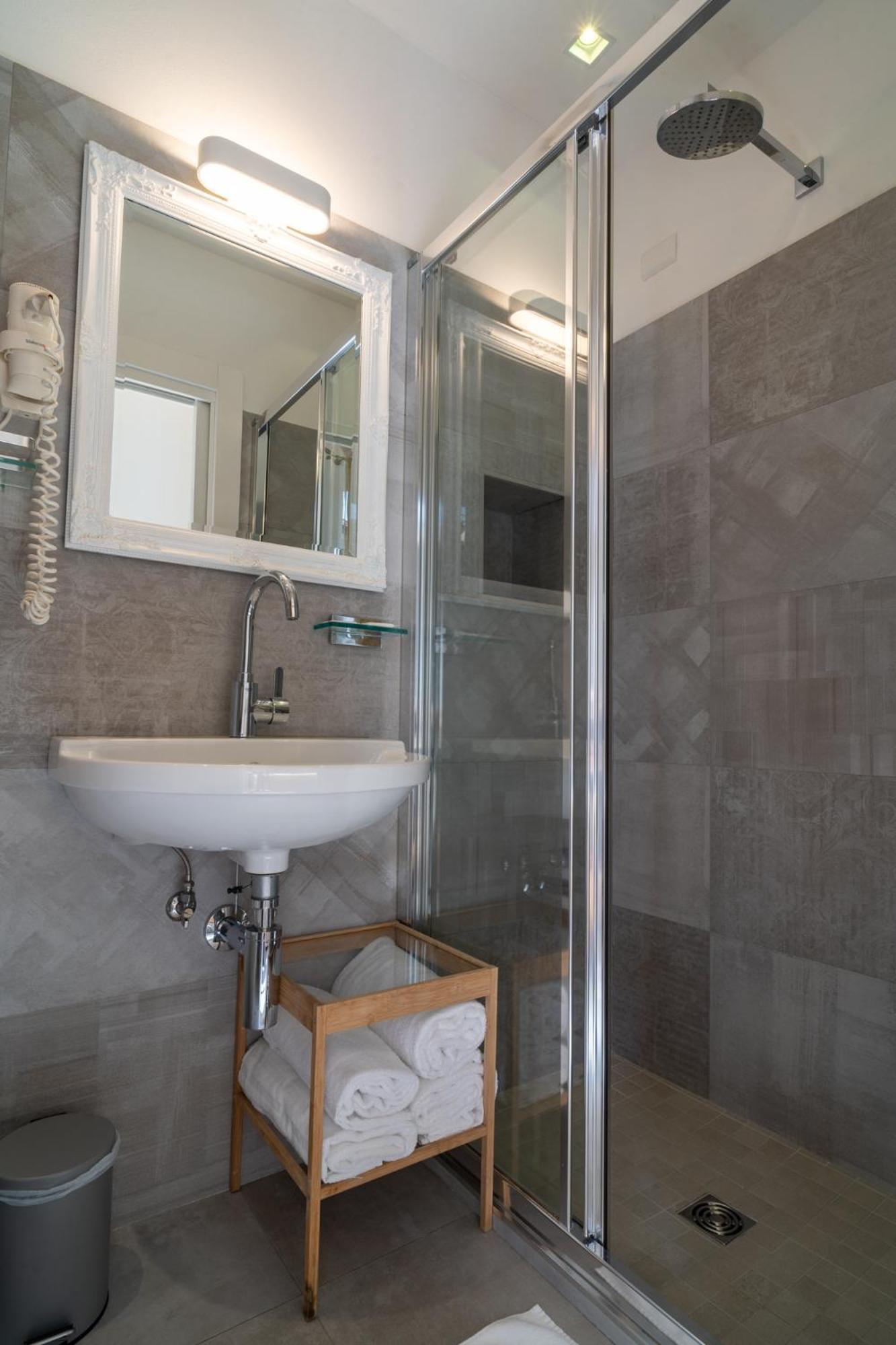 Teresa Rooms & Suites ลาสเปเซีย ภายนอก รูปภาพ