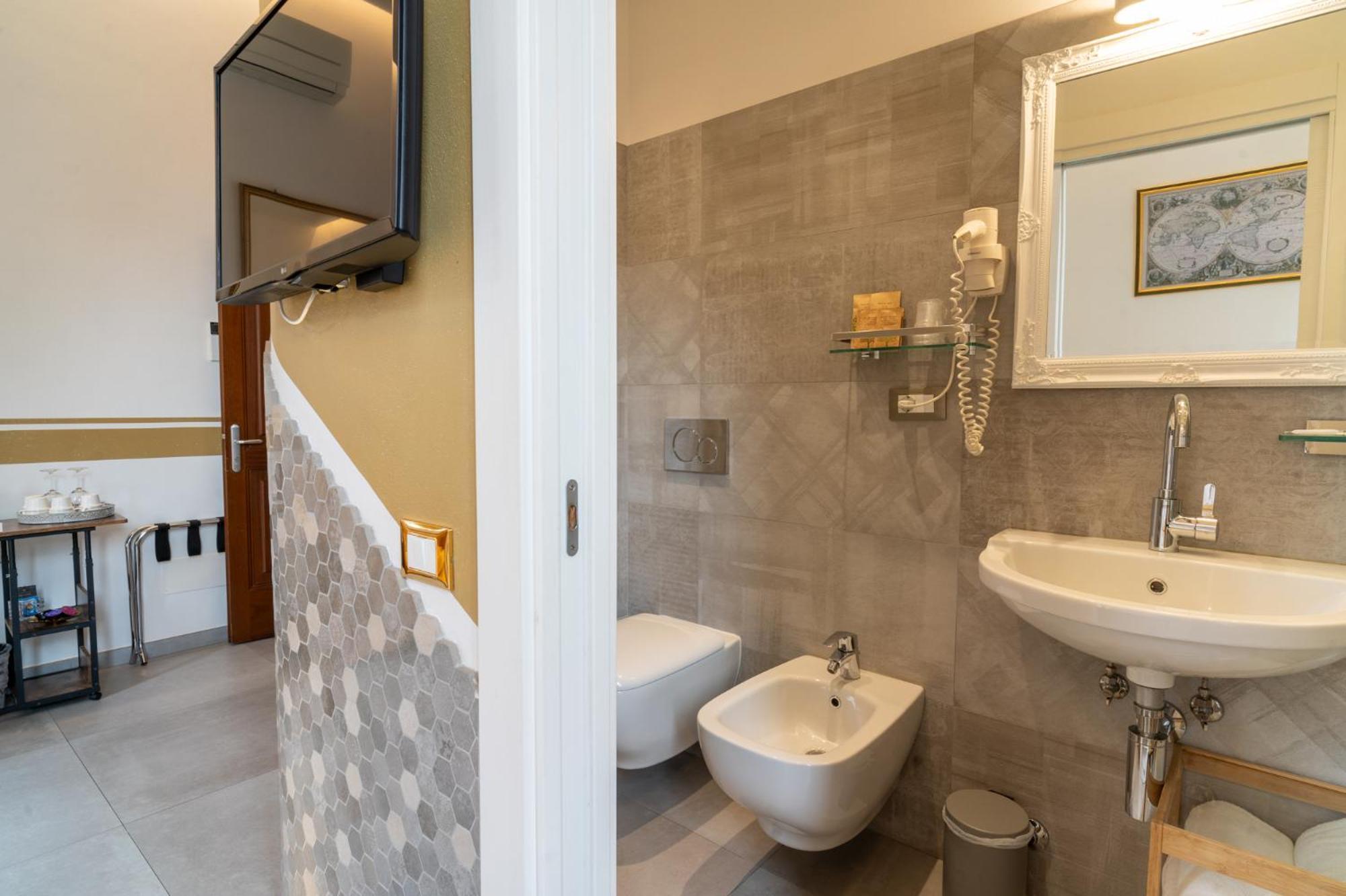Teresa Rooms & Suites ลาสเปเซีย ภายนอก รูปภาพ